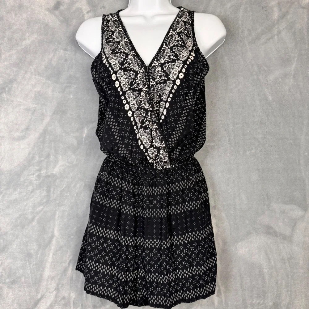 Mossimo Romper Women XS Black Boho Geometric Floral Sleeveless V-Neck Romper